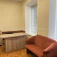 Продам нежитлову нерухомість, офис в многоквартирном доме , 3 кім., 67 м², частичный ремонт 