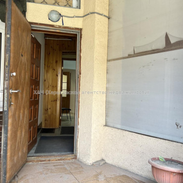 Продам нежитлову нерухомість, офис в многоквартирном доме , 3 кім., 67 м², частичный ремонт 