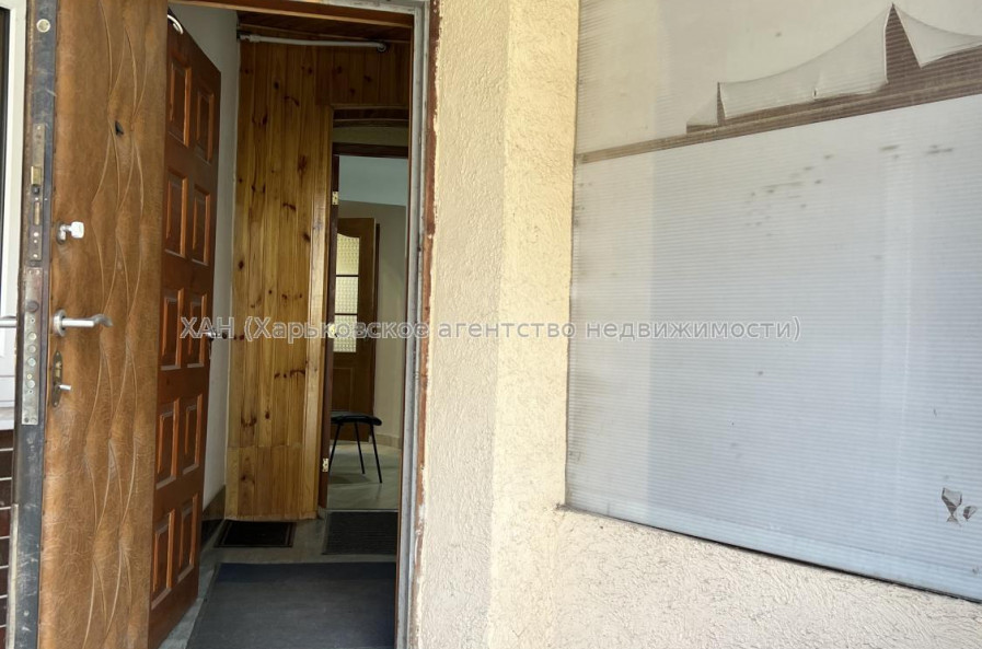 Продам нежитлову нерухомість, офис в многоквартирном доме , 3 кім., 67 м², частичный ремонт 