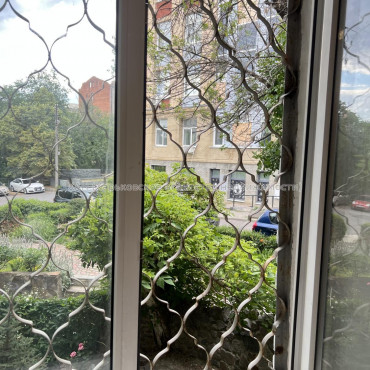 Продам нежитлову нерухомість, офис в многоквартирном доме , 3 кім., 67 м², частичный ремонт 