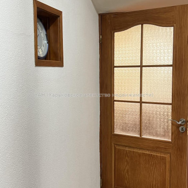 Продам нежитлову нерухомість, офис в многоквартирном доме , 3 кім., 67 м², частичный ремонт 