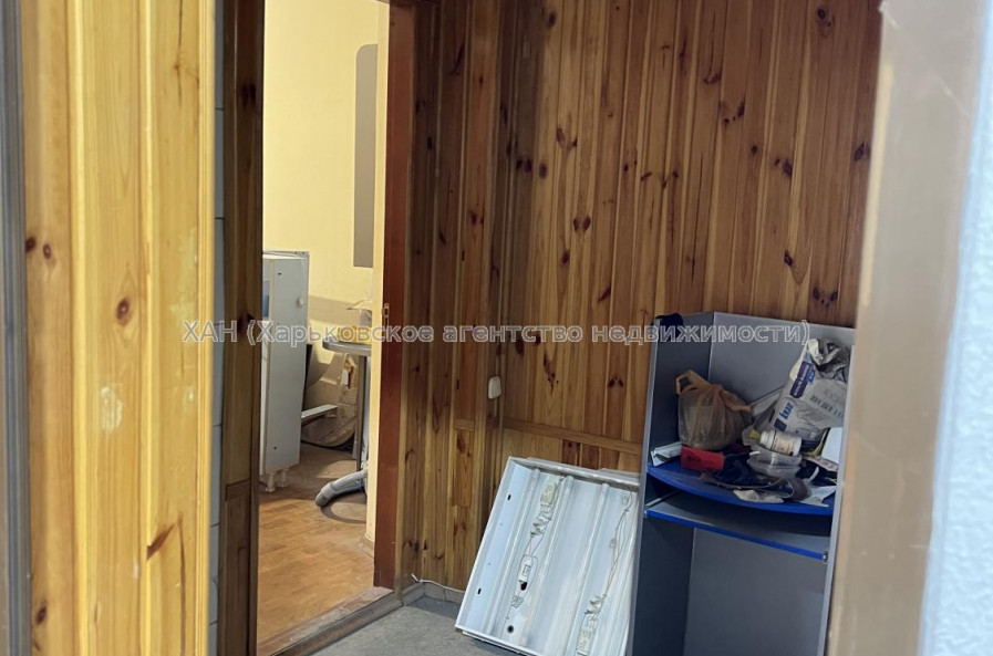 Продам нежитлову нерухомість, офис в многоквартирном доме , 3 кім., 67 м², частичный ремонт 