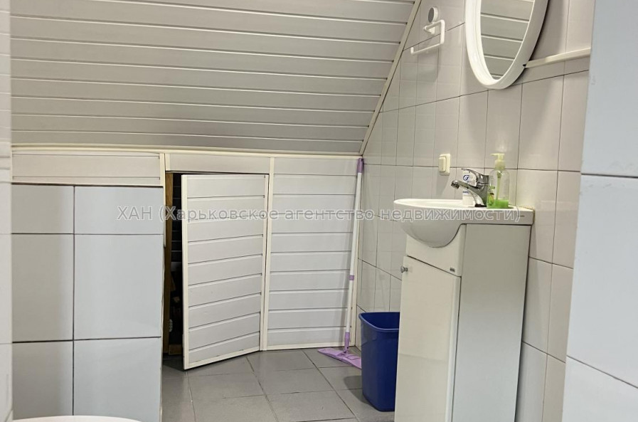 Продам нежитлову нерухомість, офис в многоквартирном доме , 3 кім., 67 м², частичный ремонт 