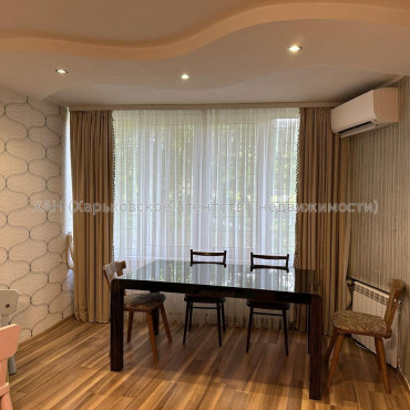 Продам квартиру, Льва Ландау просп. , 4 кім., 101 м², капитальный ремонт 