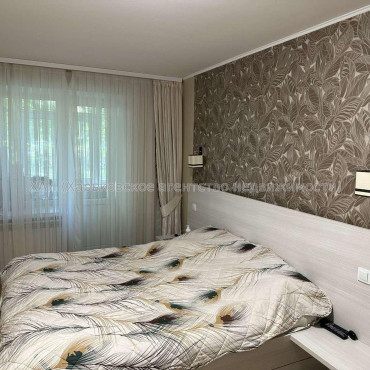 Продам квартиру, Льва Ландау просп. , 4 кім., 101 м², капитальный ремонт 