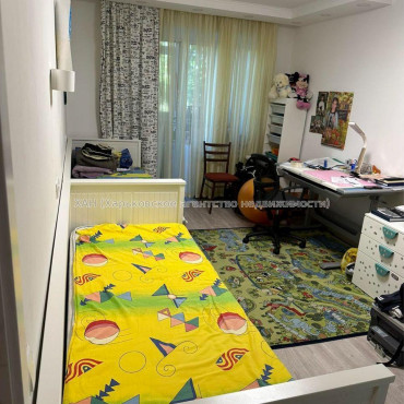 Продам квартиру, Льва Ландау просп. , 4 кім., 101 м², капитальный ремонт 