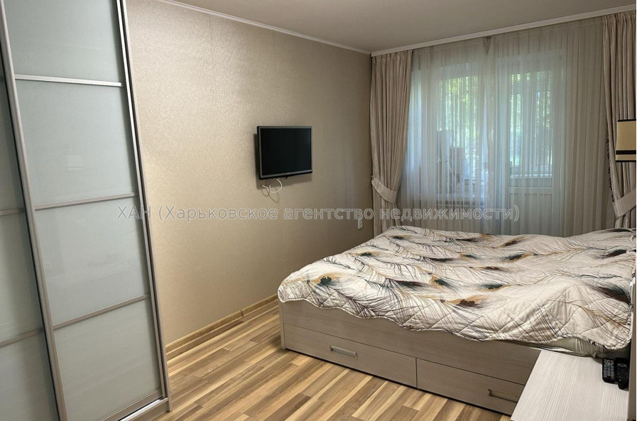 Продам квартиру, Льва Ландау просп. , 4 кім., 101 м², капитальный ремонт 