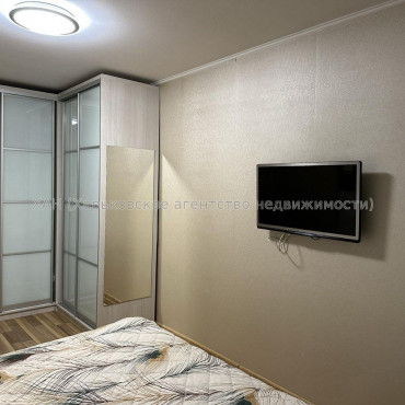 Продам квартиру, Льва Ландау просп. , 4 кім., 101 м², капитальный ремонт 