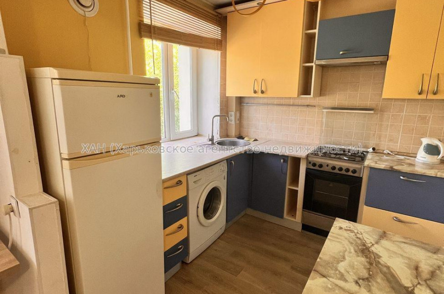 Продам квартиру, 23 Августа ул. , 1  ком., 32 м², капитальный ремонт 