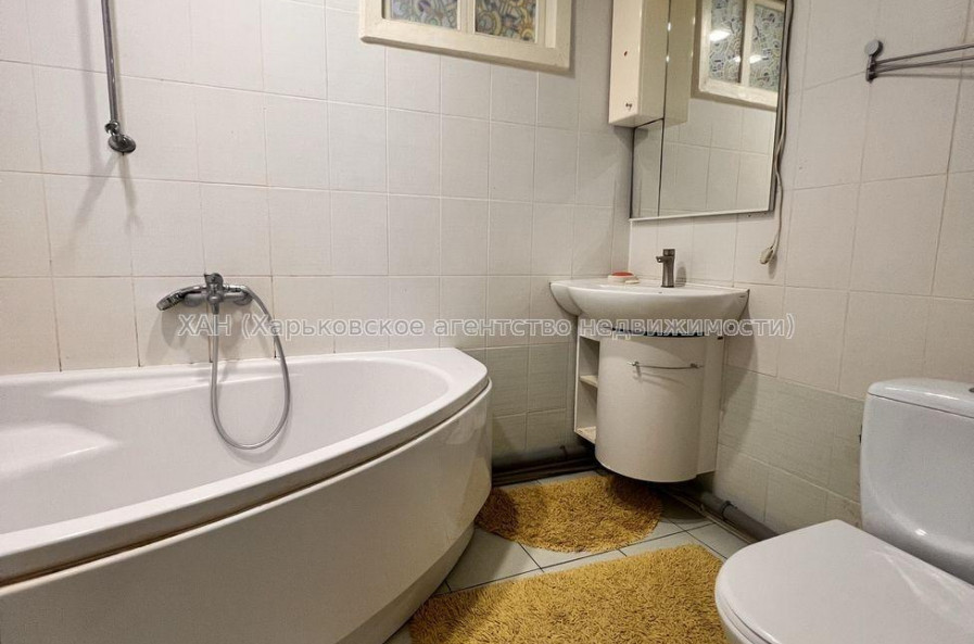 Продам квартиру, 23 Августа ул. , 1  ком., 32 м², капитальный ремонт 