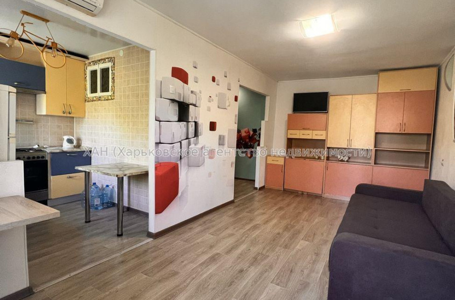 Продам квартиру, 23 Августа ул. , 1  ком., 32 м², капитальный ремонт 