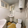 Продам квартиру, 23 Августа ул. , 1  ком., 32 м², капитальный ремонт 