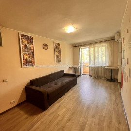 Продам квартиру, 23 Августа ул. , 1  ком., 32 м², капитальный ремонт