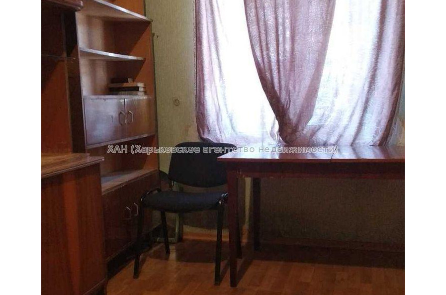 Продам квартиру, Фейербаха площ. , 3 кім., 50 м², советский ремонт 