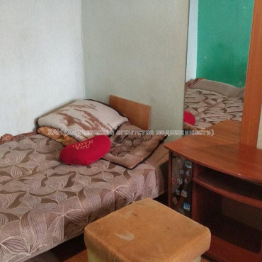 Продам квартиру, Фейербаха площ. , 3 кім., 50 м², советский ремонт 