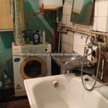 Продам квартиру, Фейербаха площ. , 3 кім., 50 м², советский ремонт 