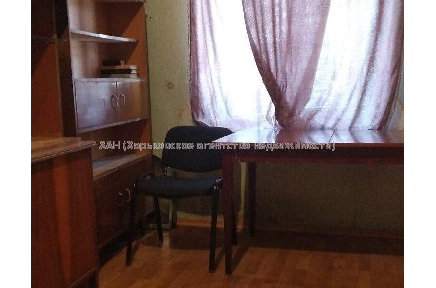 Продам квартиру, Фейербаха площ. , 3 кім., 50 м², советский ремонт 