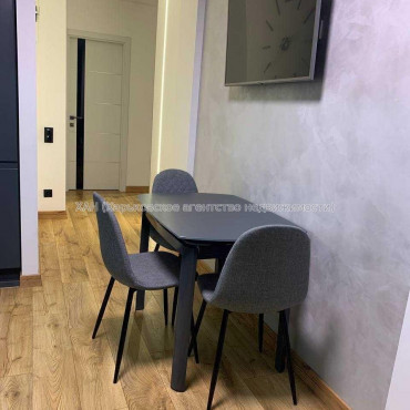 Продам квартиру, Победы просп. , 2  ком., 77 м², евроремонт 