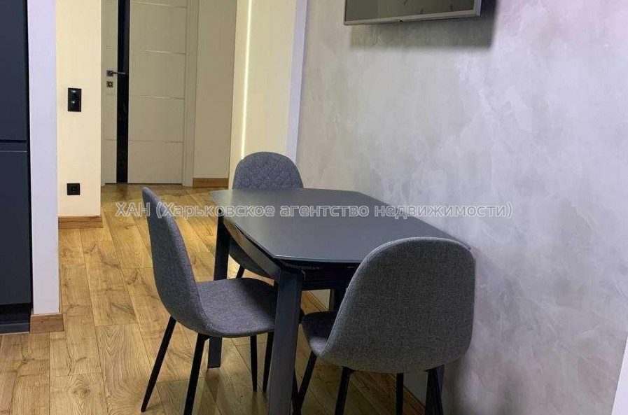 Продам квартиру, Победы просп. , 2  ком., 77 м², евроремонт 