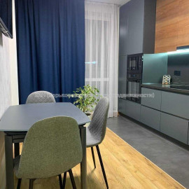 Продам квартиру, Победы просп. , 2  ком., 77 м², евроремонт