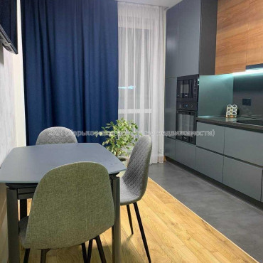 Продам квартиру, Победы просп. , 2  ком., 77 м², евроремонт 