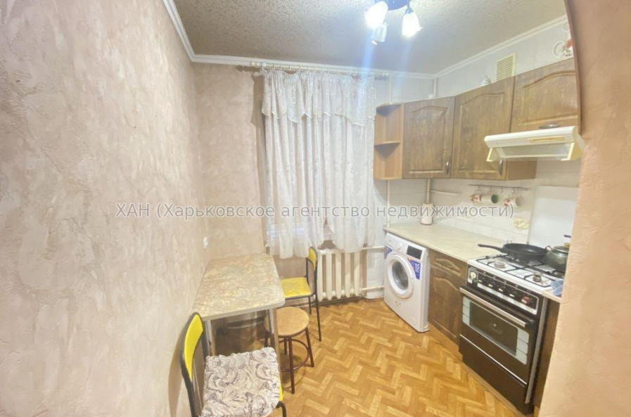 Здам квартиру, Защитников Неба ул. , 2 кім., 45 м², советский ремонт 