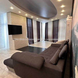 Продам квартиру, Отакара Яроша пер. , 3 кім., 120 м², авторский дизайн