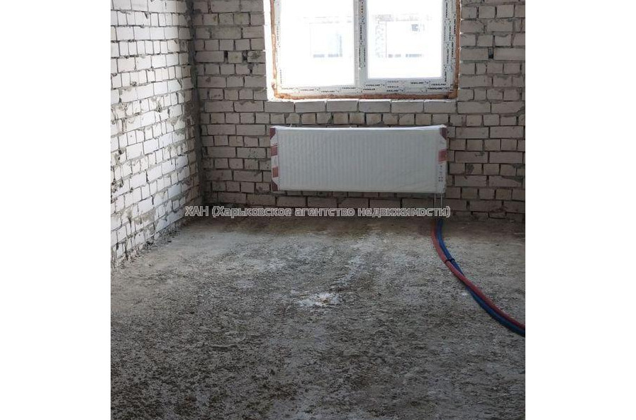 Продам квартиру, Валентиновская ул. , 1 кім., 40 м², без внутренних работ 