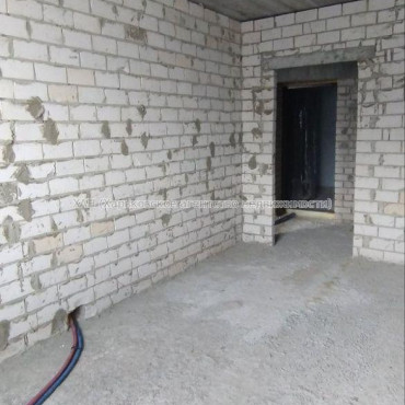 Продам квартиру, Валентиновская ул. , 1 кім., 40 м², без внутренних работ 