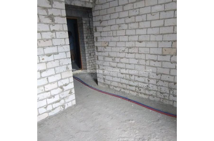 Продам квартиру, Валентиновская ул. , 1 кім., 40 м², без внутренних работ 