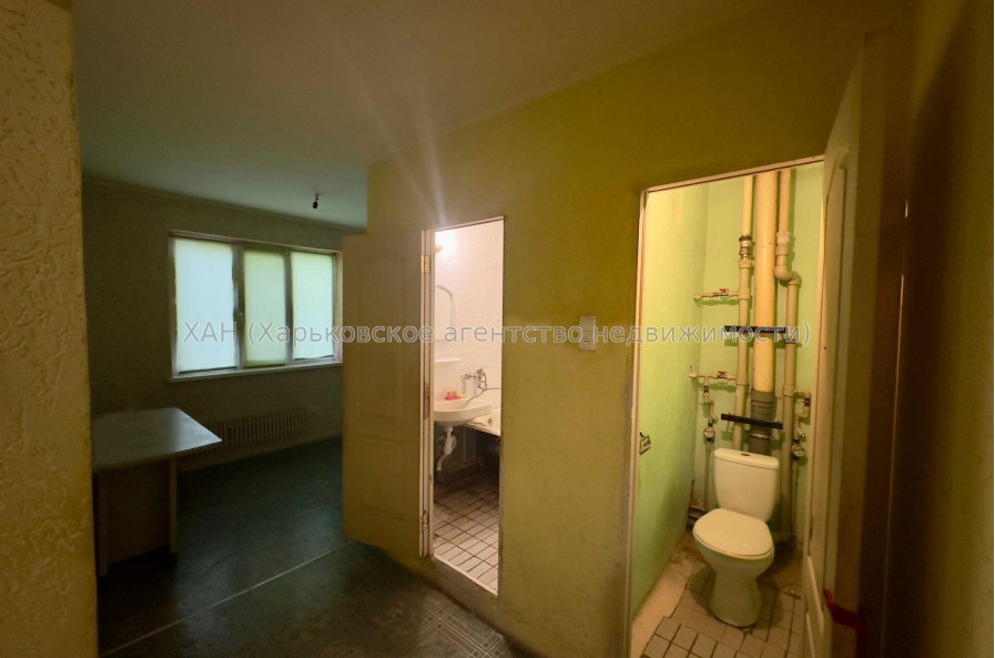 Продам квартиру, Амосова ул. , 4 кім., 81 м², косметический ремонт 