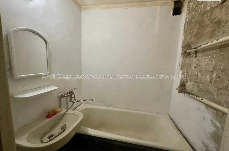 Продам квартиру, Амосова ул. , 4  ком., 81 м², косметический ремонт 