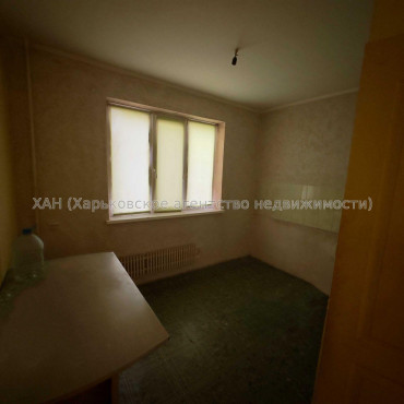 Продам квартиру, Амосова ул. , 4 кім., 81 м², косметический ремонт 