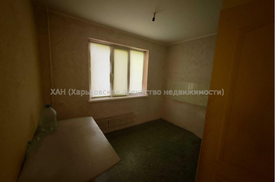Продам квартиру, Амосова ул. , 4 кім., 81 м², косметический ремонт 