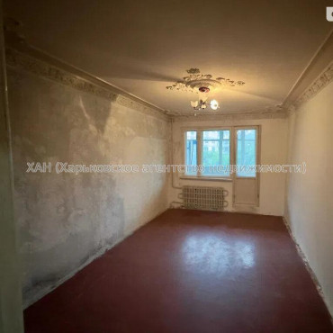 Продам квартиру, Амосова ул. , 4  ком., 81 м², косметический ремонт 