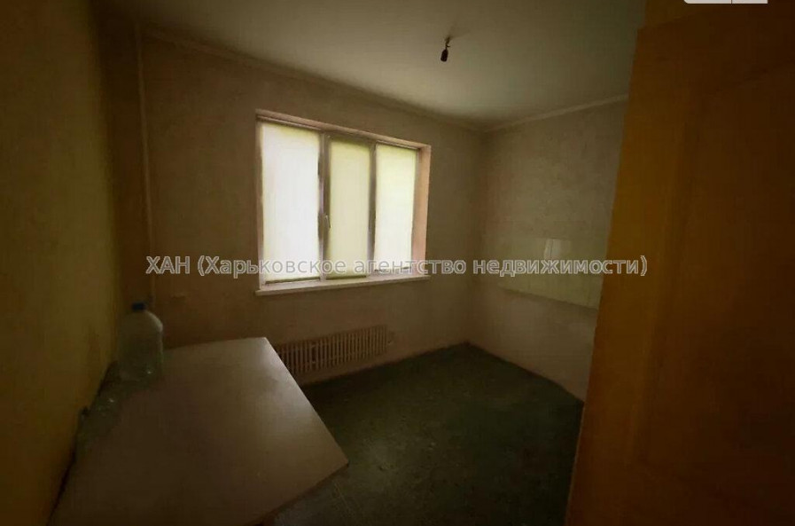 Продам квартиру, Амосова ул. , 4  ком., 81 м², косметический ремонт 