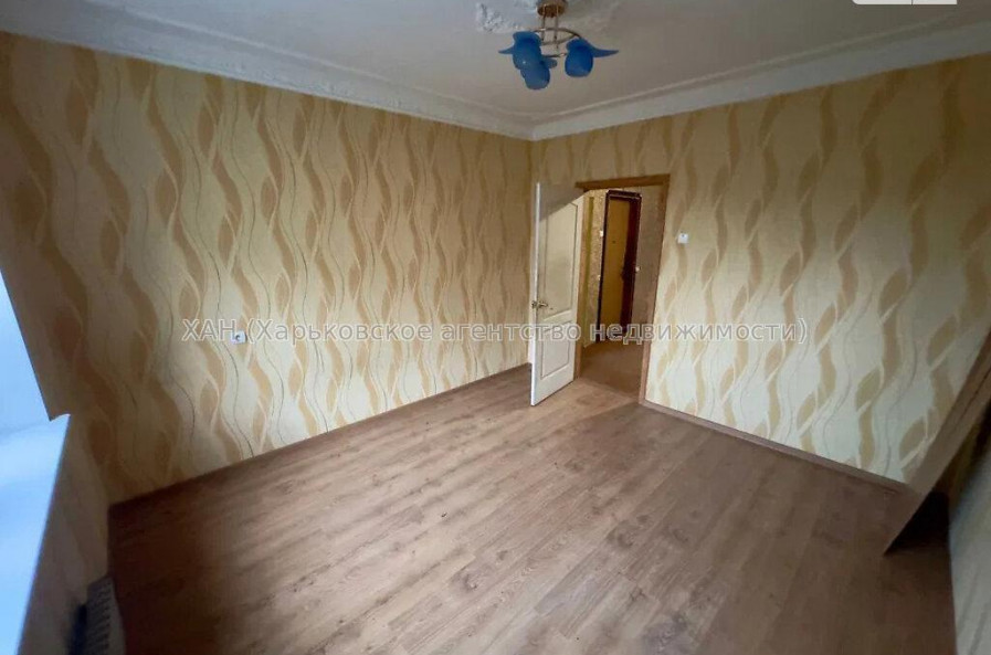 Продам квартиру, Амосова ул. , 4  ком., 81 м², косметический ремонт 