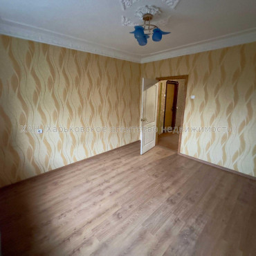 Продам квартиру, Амосова ул. , 4 кім., 81 м², косметический ремонт 