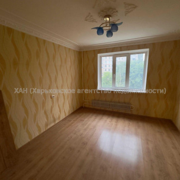 Продам квартиру, Амосова ул. , 4  ком., 81 м², косметический ремонт 