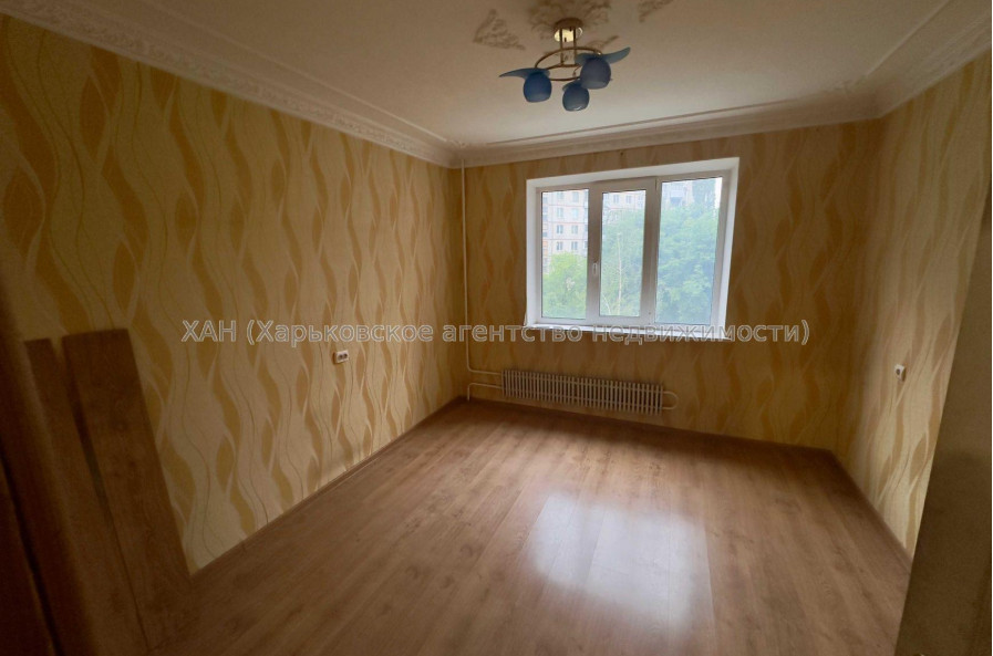 Продам квартиру, Амосова ул. , 4  ком., 81 м², косметический ремонт 