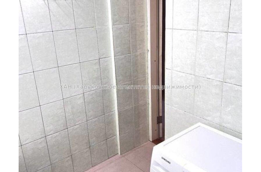 Продам квартиру, Единства ул. , 3  ком., 66.20 м², частичный ремонт 
