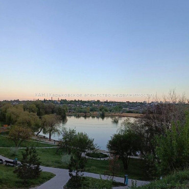 Продам квартиру, Единства ул. , 3  ком., 66.20 м², частичный ремонт 