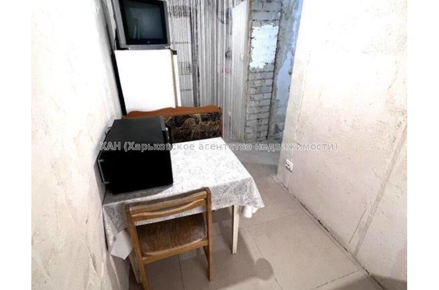 Продам квартиру, Единства ул. , 3  ком., 66.20 м², частичный ремонт 