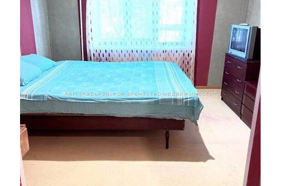 Продам квартиру, Единства ул. , 3  ком., 66.20 м², частичный ремонт 