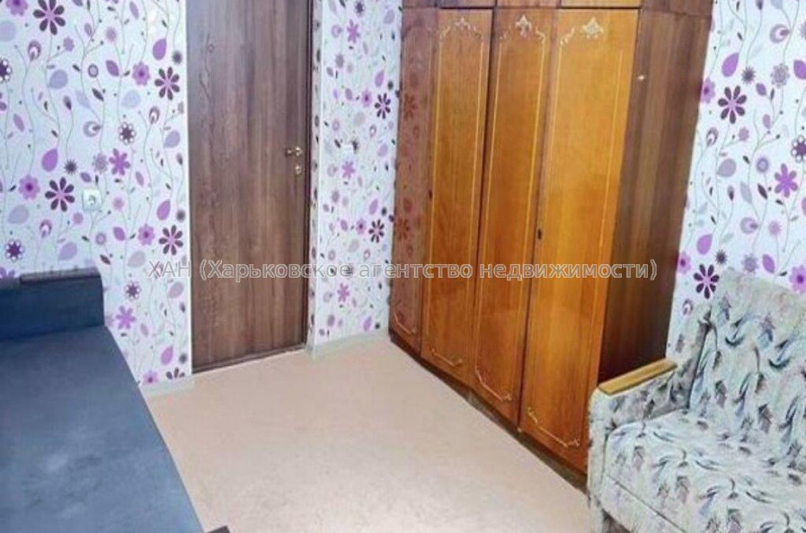Продам квартиру, Единства ул. , 3  ком., 66.20 м², частичный ремонт 