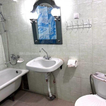 Продам квартиру, Единства ул. , 3  ком., 66.20 м², частичный ремонт 