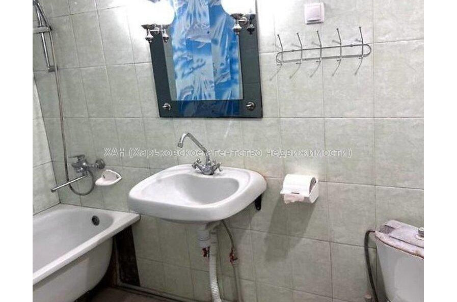 Продам квартиру, Единства ул. , 3  ком., 66.20 м², частичный ремонт 