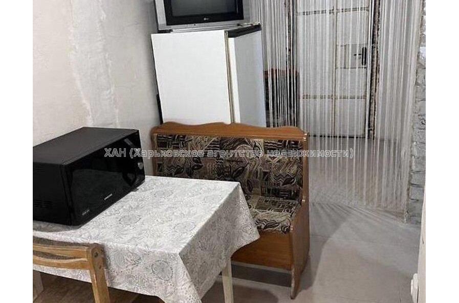 Продам квартиру, Единства ул. , 3  ком., 66.20 м², частичный ремонт 