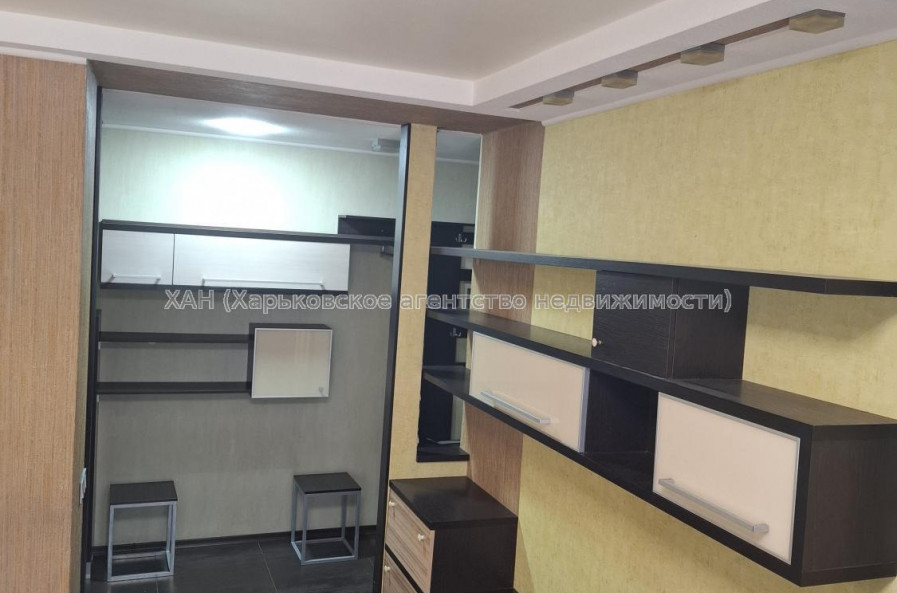 Продам квартиру, Тракторостроителей просп. , 2 кім., 45 м², частичный ремонт 
