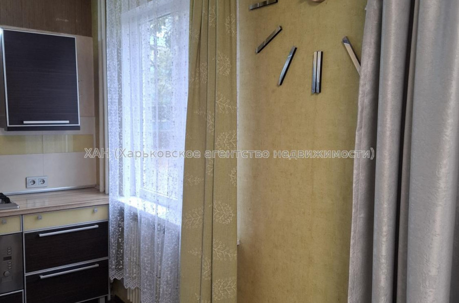 Продам квартиру, Тракторостроителей просп. , 2 кім., 46 м², частичный ремонт 